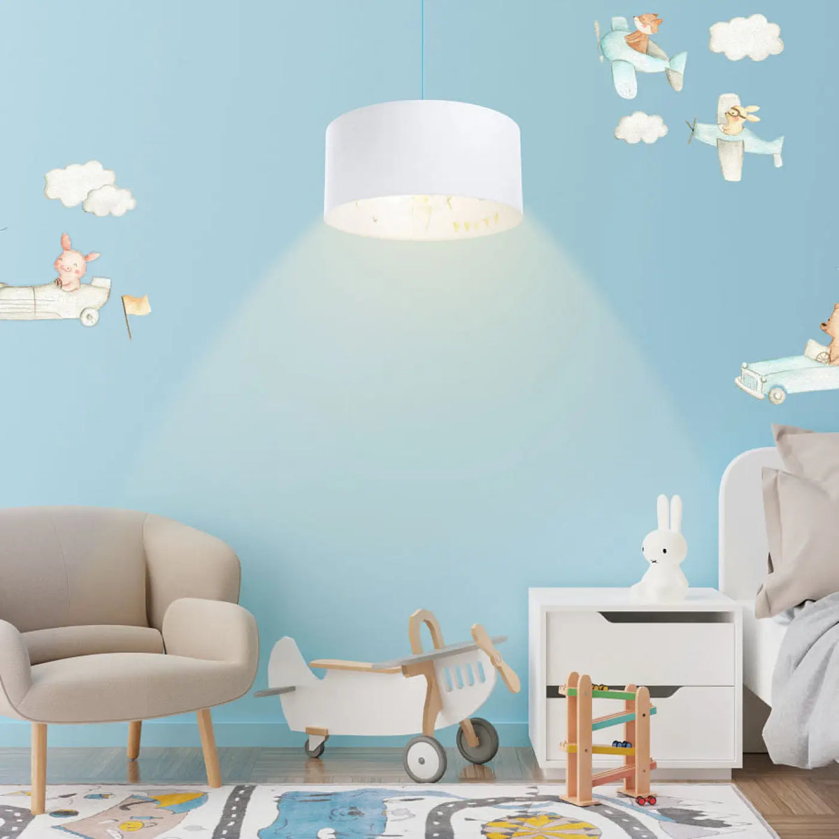 Suspension enfant à l'avion, tissu blanc et bleu pastel