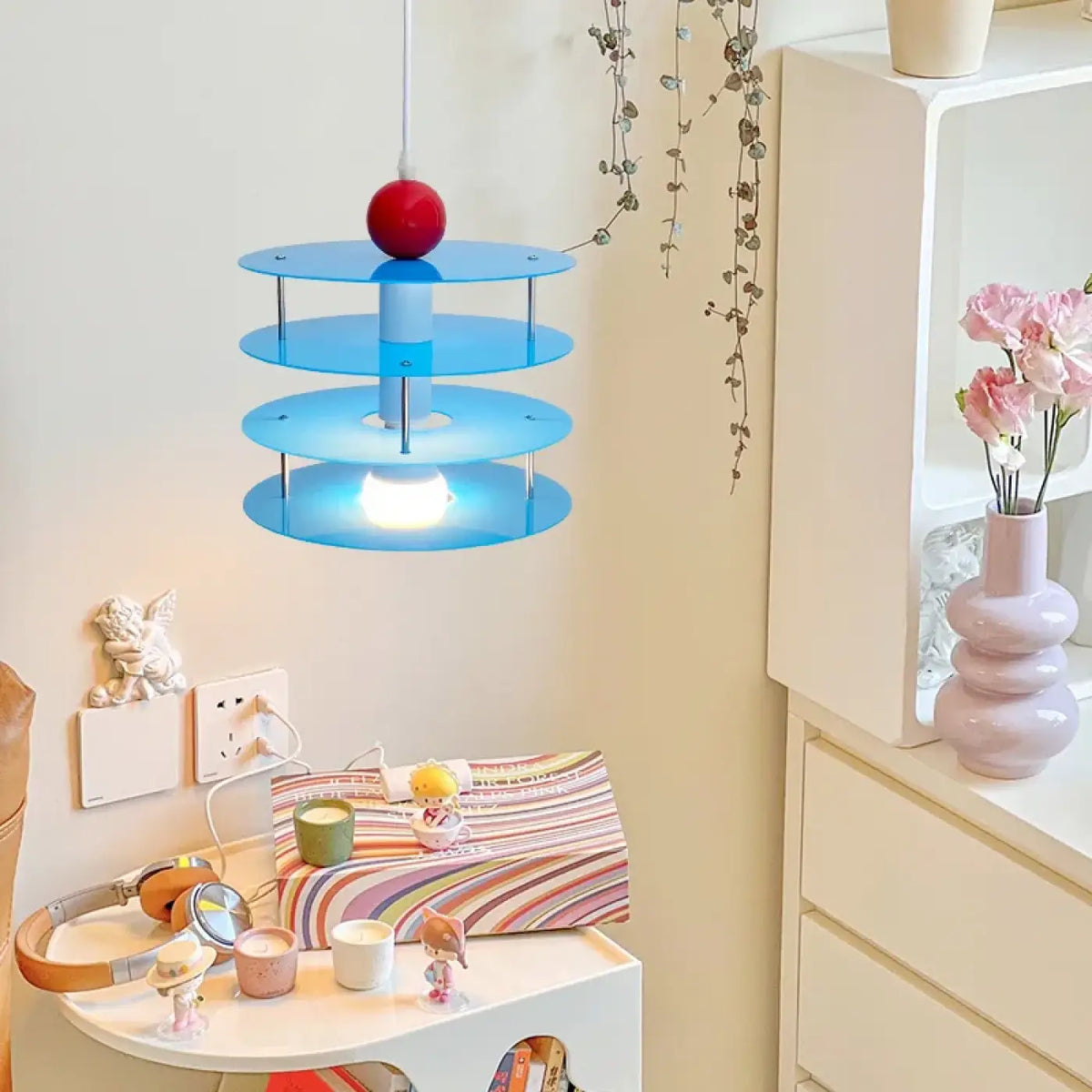 Suspension bleue pour chambre d'enfant, design ludique