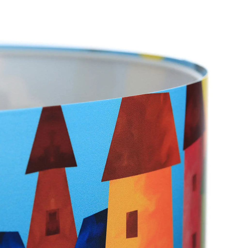 Suspension enfant multicolore, décor de maisons et voitures