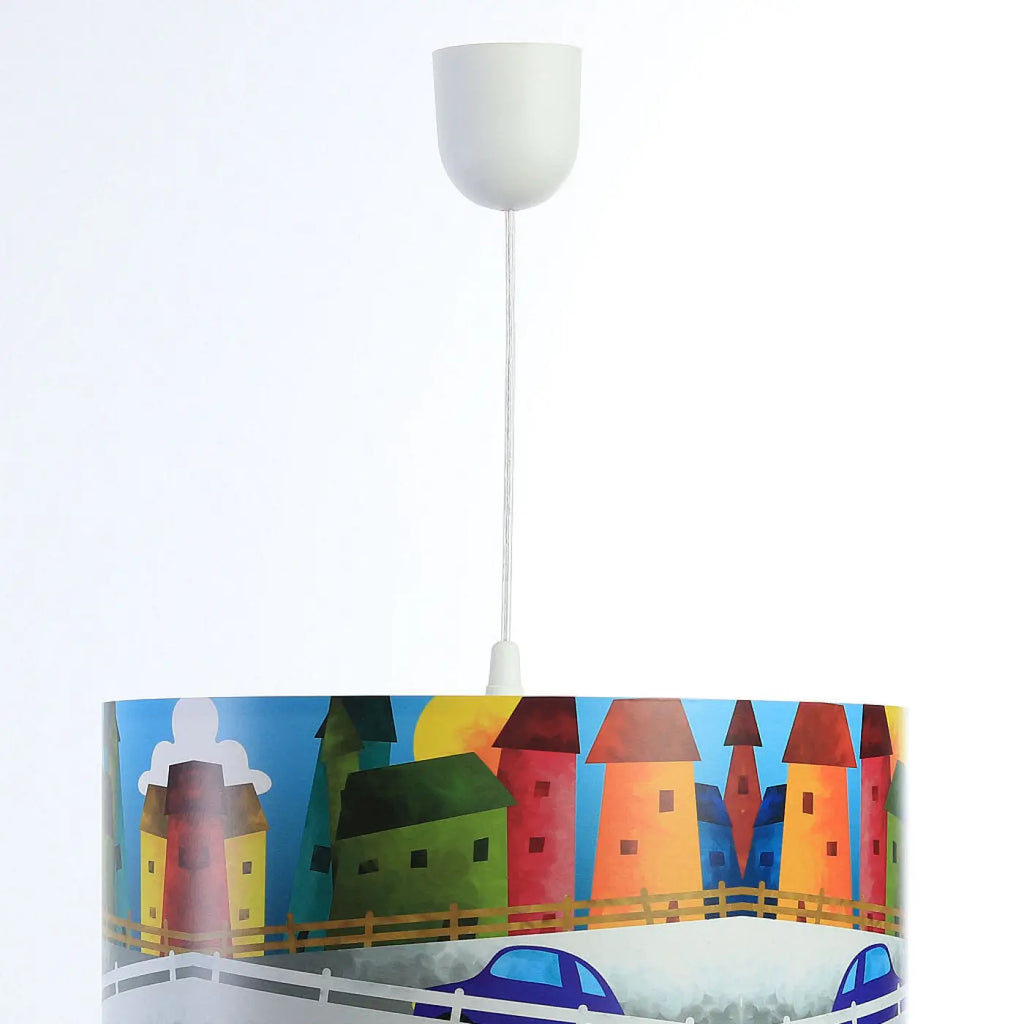 Suspension enfant multicolore, décor de maisons et voitures