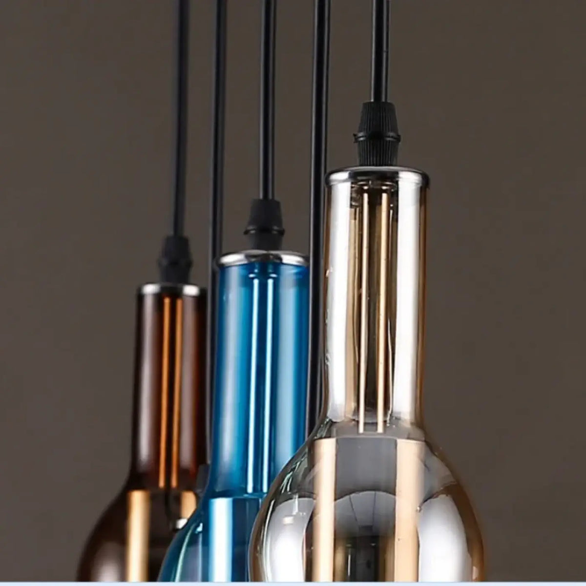 Suspension en forme de bouteille, quatre teintes vives