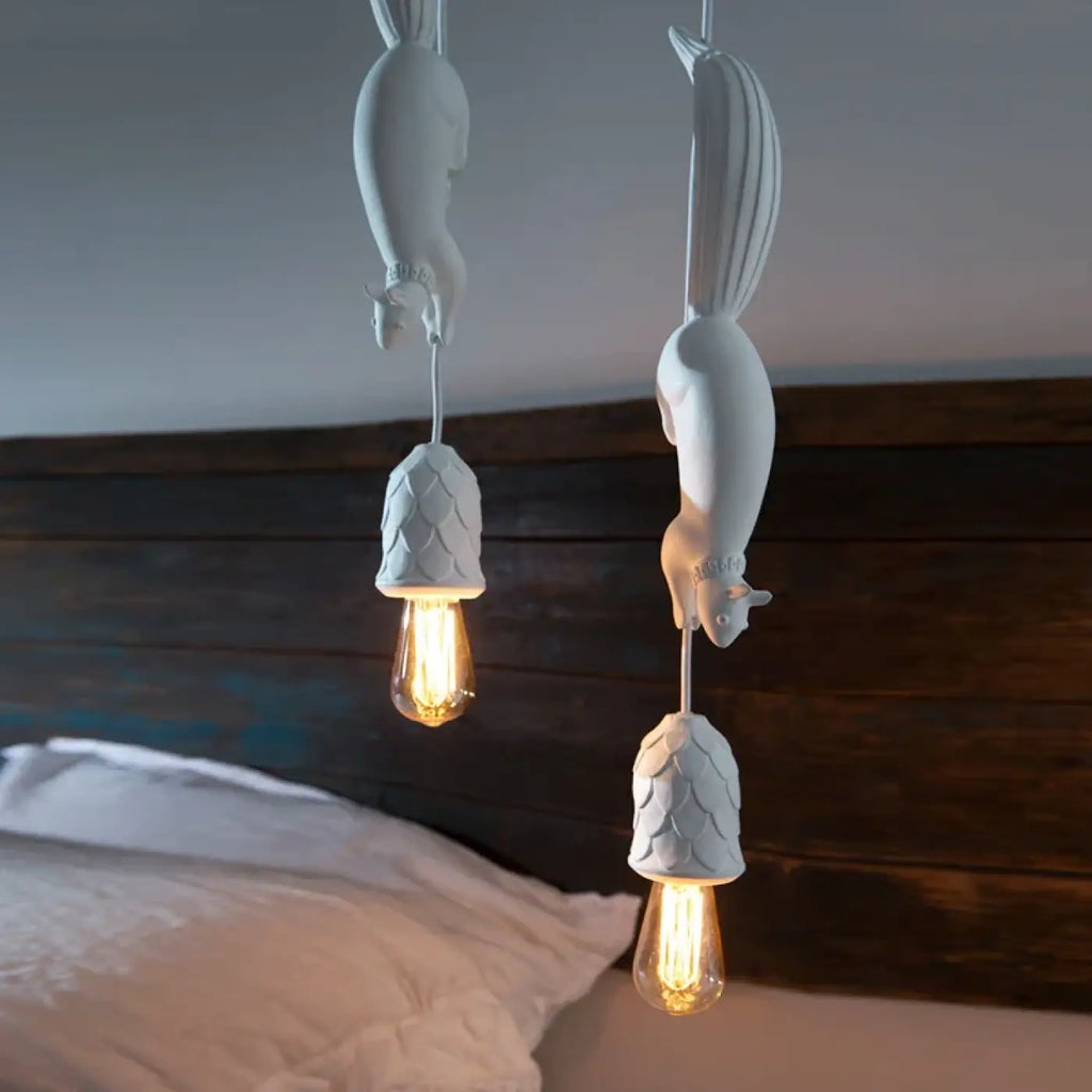 Suspension écureuil au style nordique, corps bleu, rose ou blanc