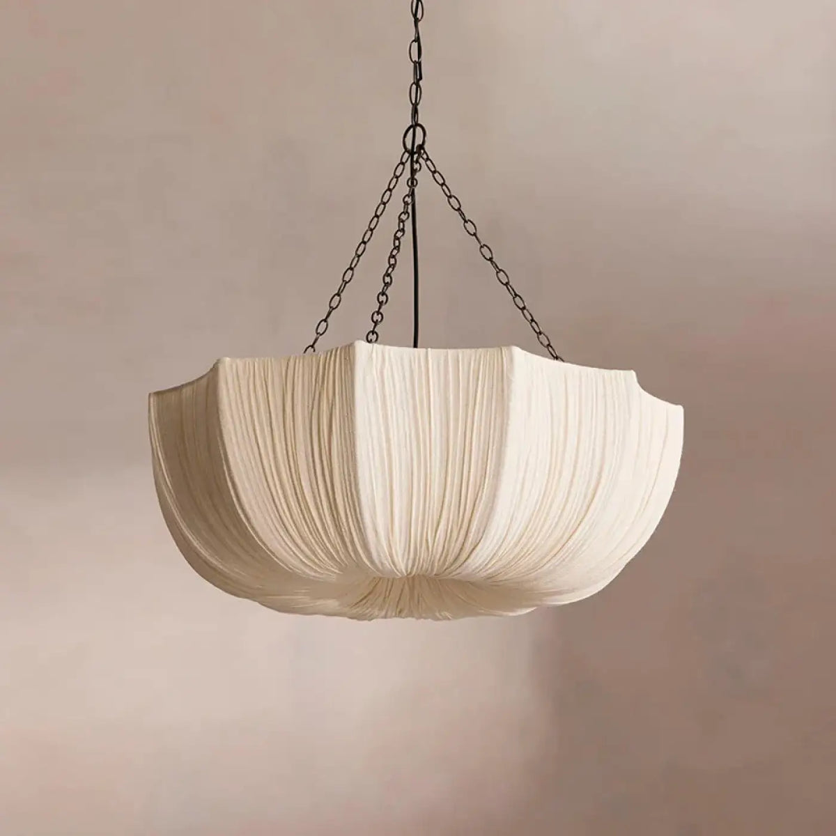 Suspension en forme de parapluie, tissu blanc texturé