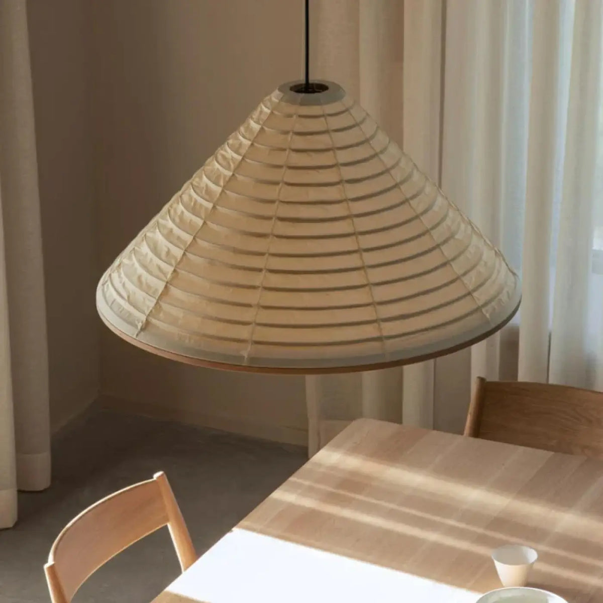Suspension pyramide blanche, design géométrique, tailles S et M