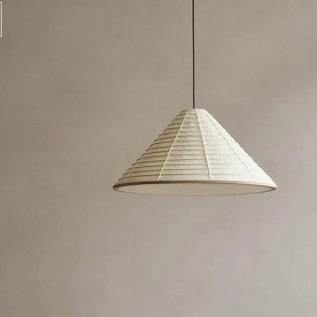 Suspension pyramide blanche, design géométrique, tailles S et M