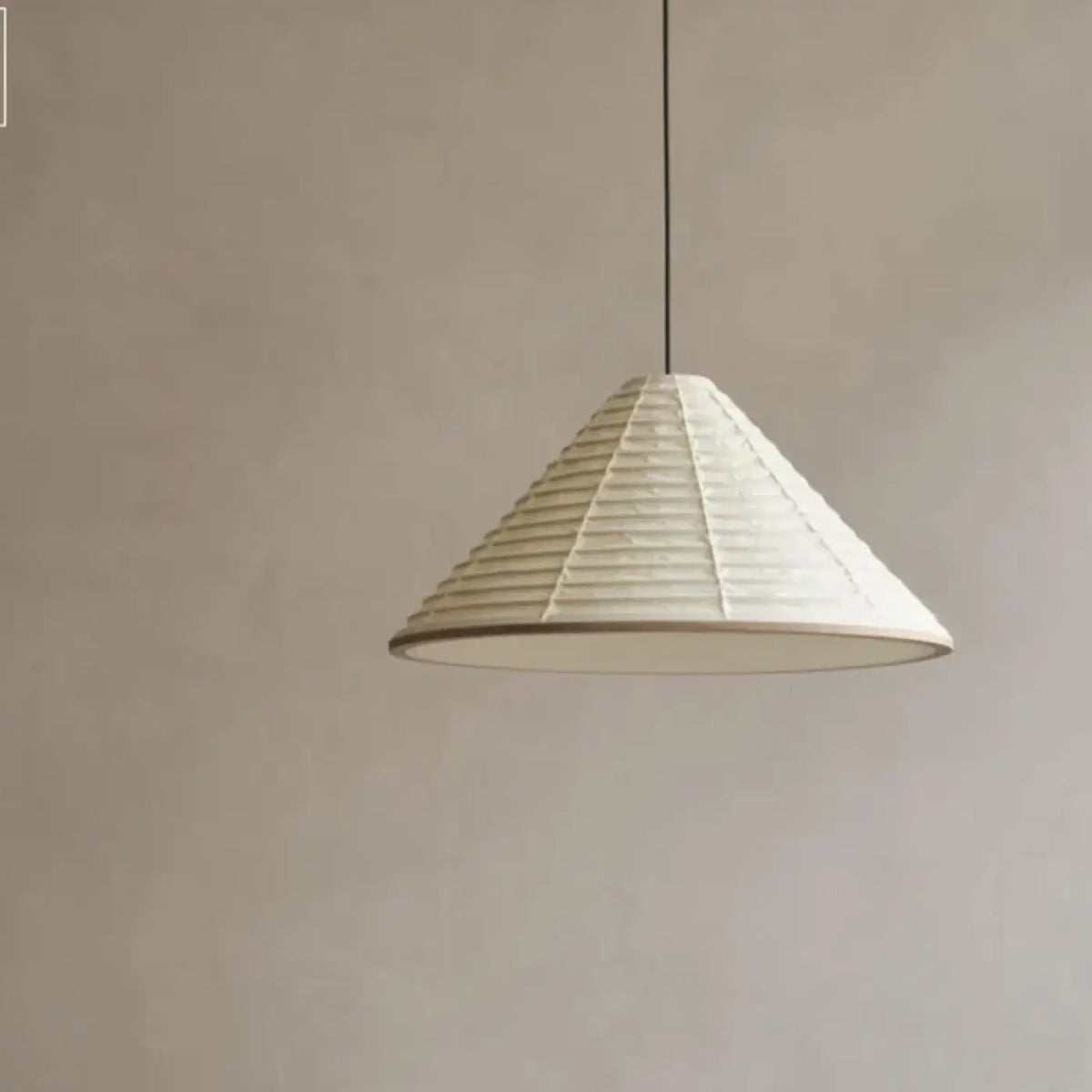Suspension pyramide blanche, design géométrique, tailles S et M