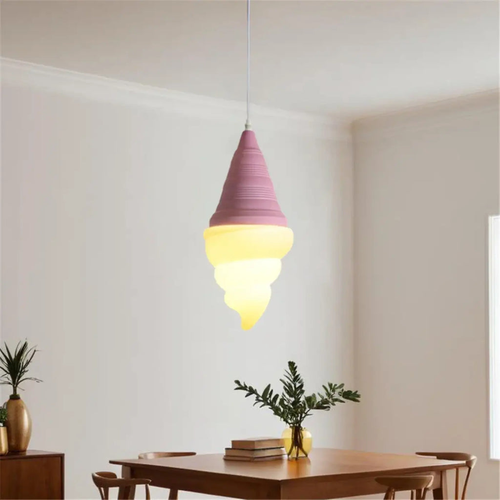 Suspension glace italienne sur cornet, couleurs pastel