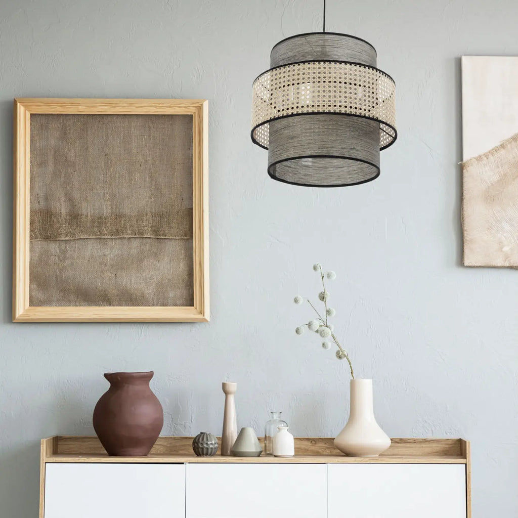 Suspension en rotin tressé gris et beige, cylindres superposés