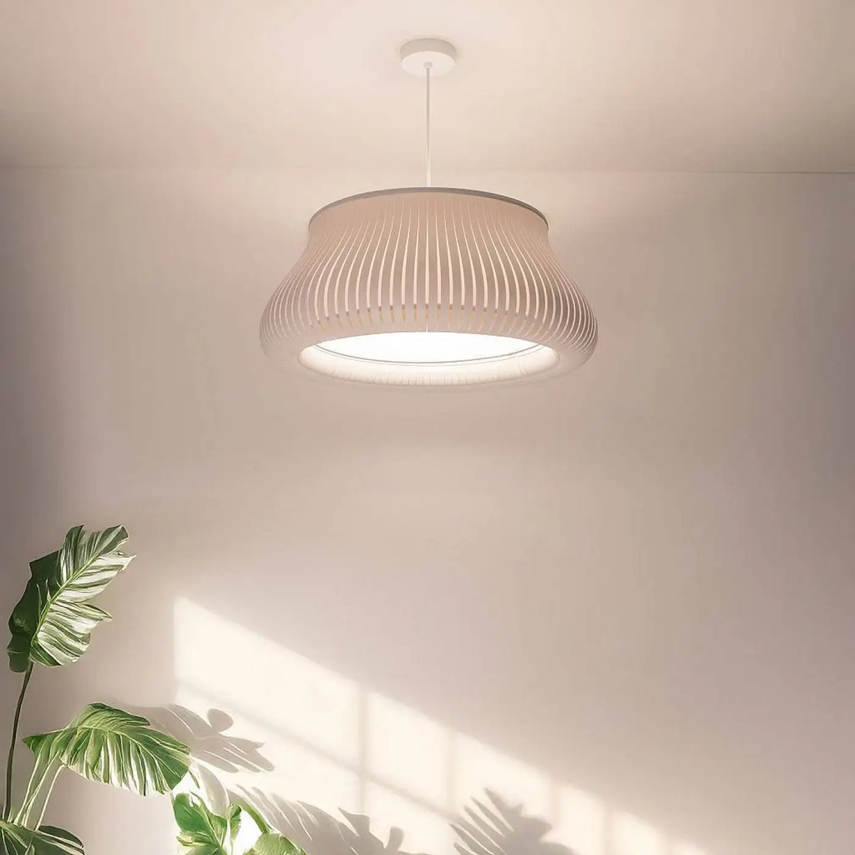 Suspension ajourée gris clair, forme arrondie, tailles S ou M