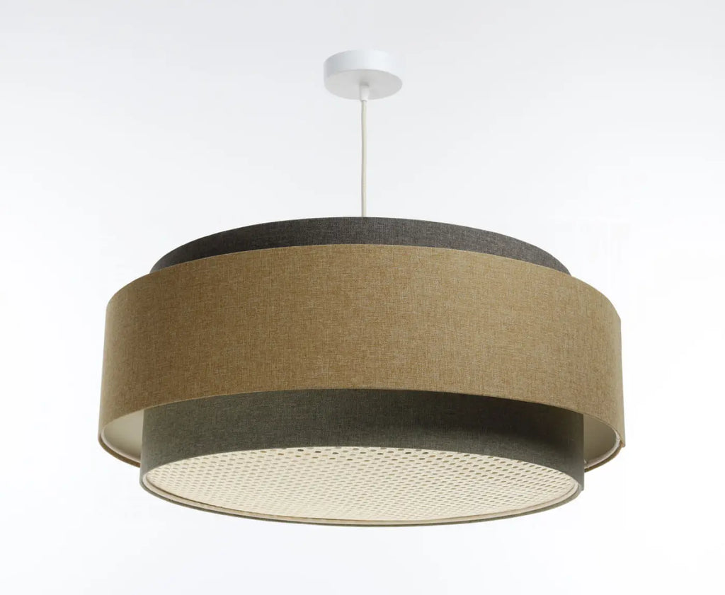 Suspension gris vert et caramel, touches d'écru et de graphite