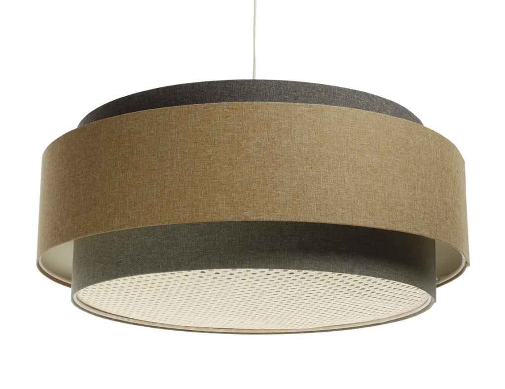 Suspension gris vert et caramel, touches d'écru et de graphite