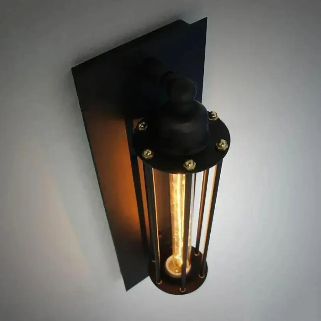 Luminaire industriel en métal noir mat, style rétro