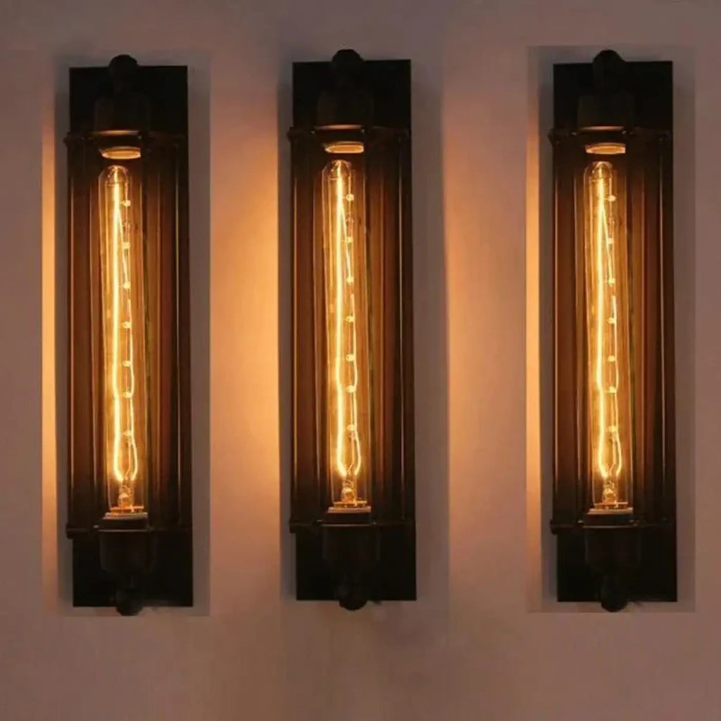 Luminaire industriel en métal noir mat, style rétro