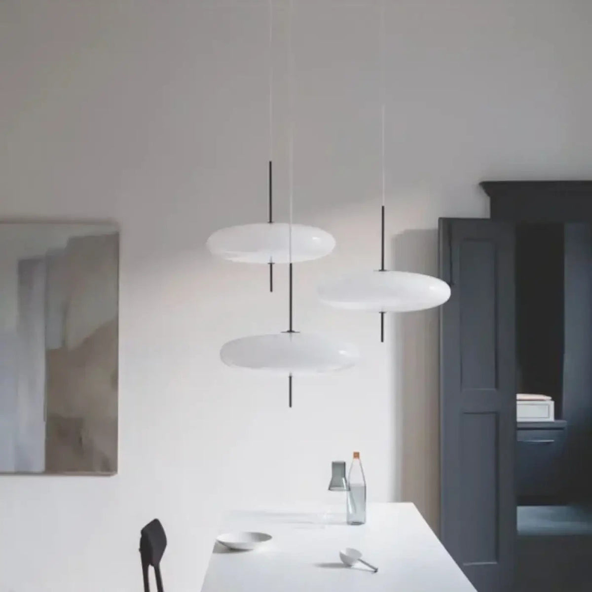 Suspension minimaliste aux formes organiques, taille S ou M