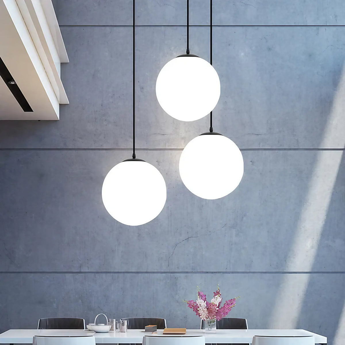 Suspension grosse boule blanche, coloris doré ou noir, noir