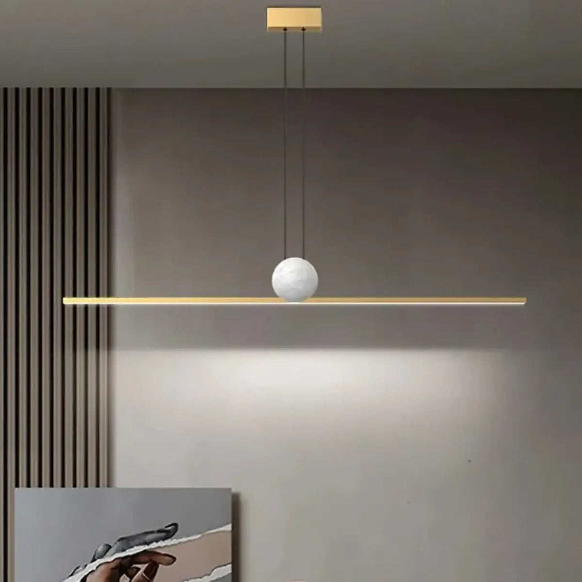 Suspension minimaliste en cuivre à boule de verre opalin