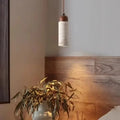 Suspension minimaliste en pierre et bois naturel, style zen