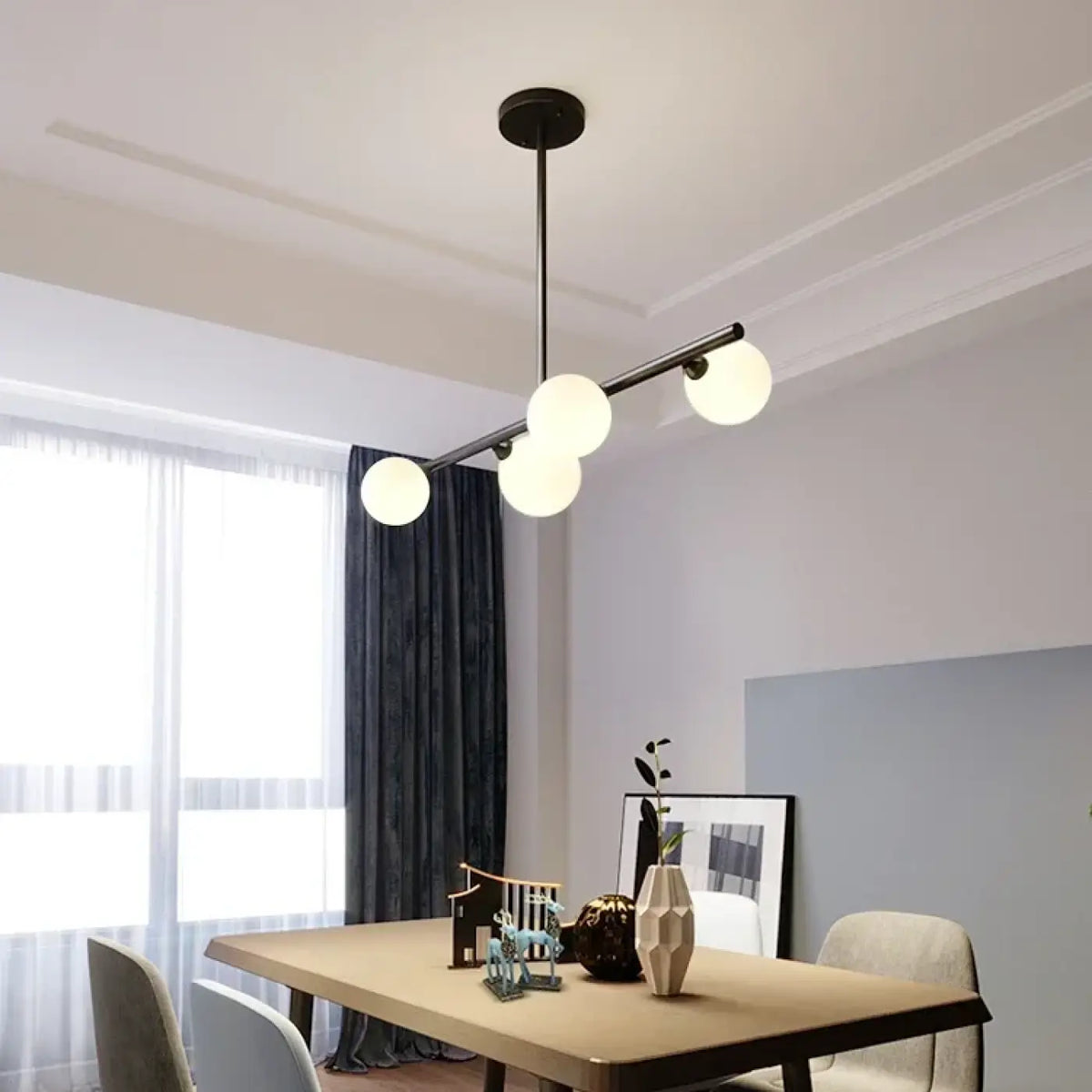 Suspension minimaliste noire en verre opalin ou transparent