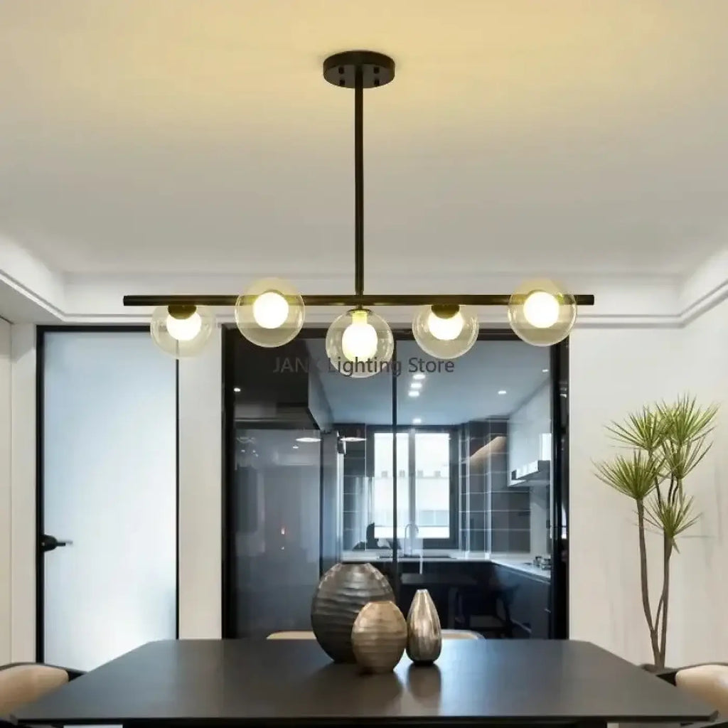 Suspension minimaliste noire en verre opalin ou transparent