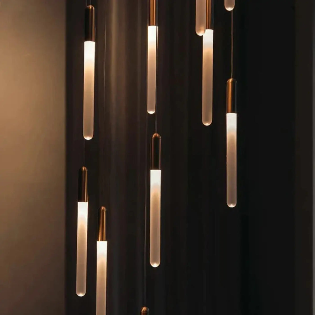 Suspension minimaliste à tubes lumineux, tailles S à XXL