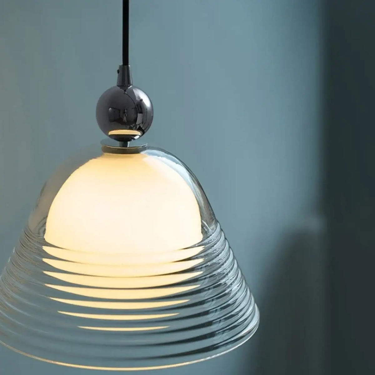 Suspension minimaliste en verre transparent, blanc chaud