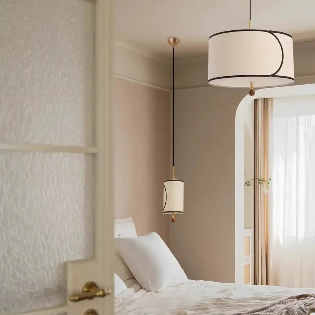 Suspension moderne à abat-jour en tissu beige et métal doré
