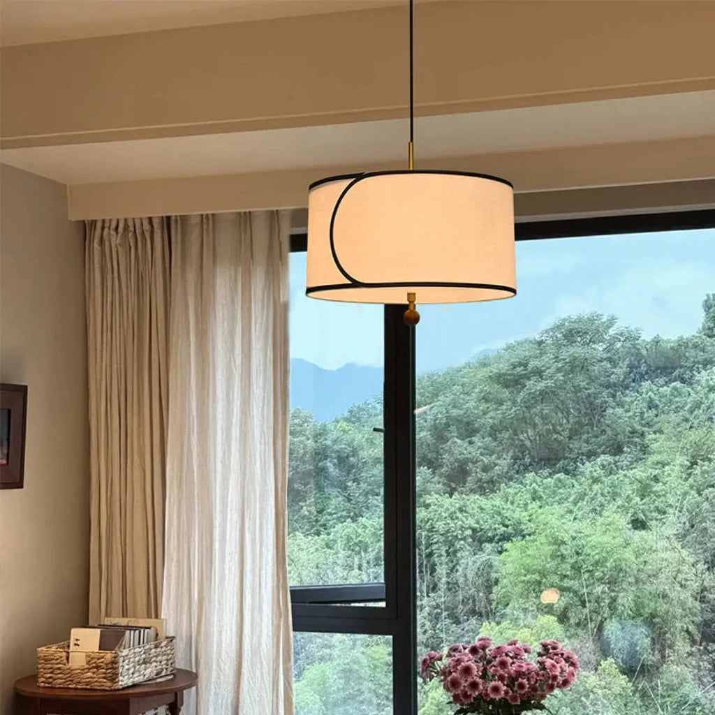 Suspension moderne à abat-jour en tissu beige et métal doré