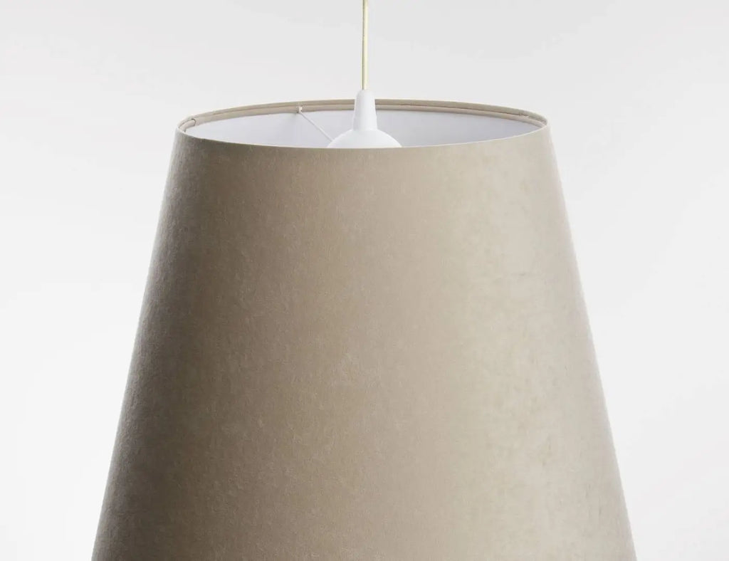 Suspension conique en tissu beige, blanc et doré