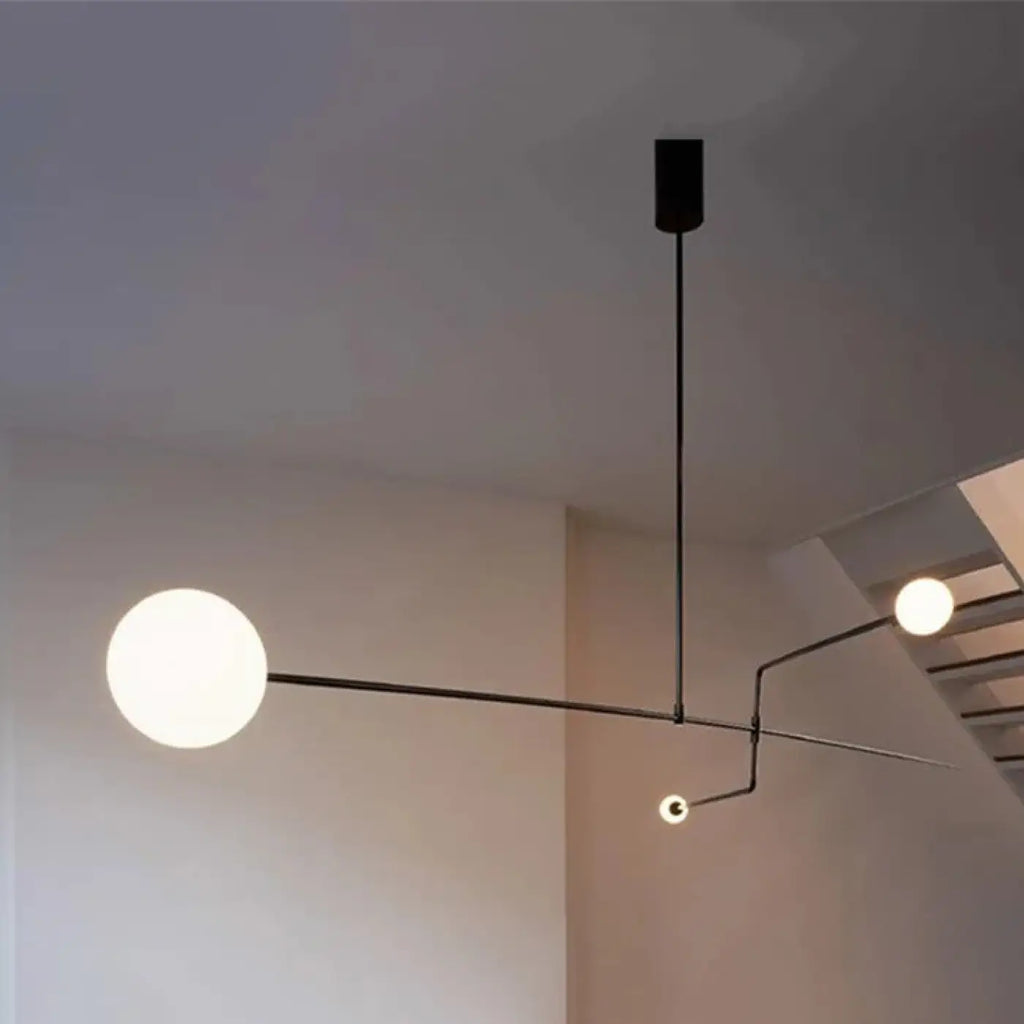 Suspension moderne asymétrique à bras fins et sphères lumineuses