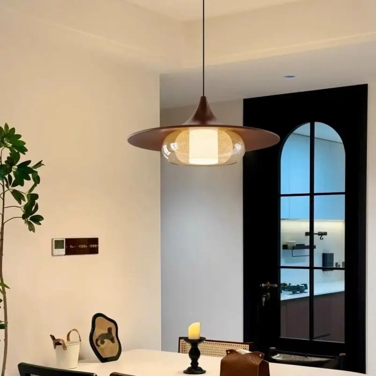 Suspension à abat-jour métal effet cuivre et diffuseur en verre