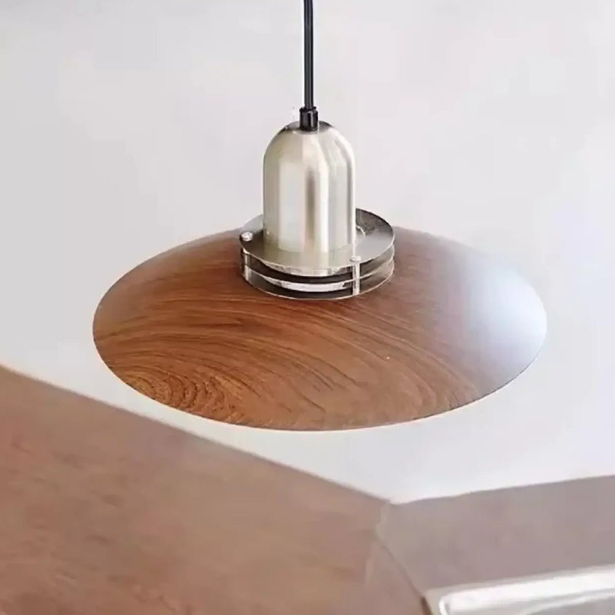 Suspension moderne bois et métal, trois teintes de lumière