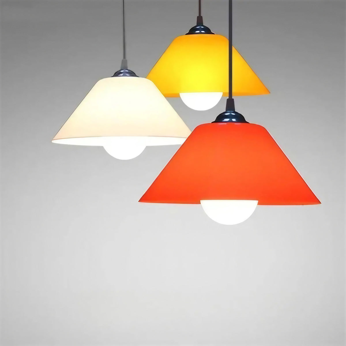 Suspension conique colorée, neuf coloris dont transparent