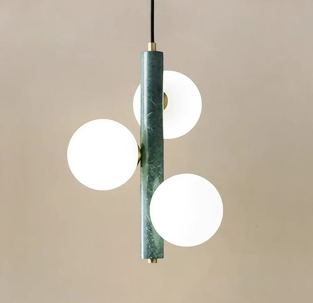 Suspension à globes opalins, blanc, doré ou vert, vert