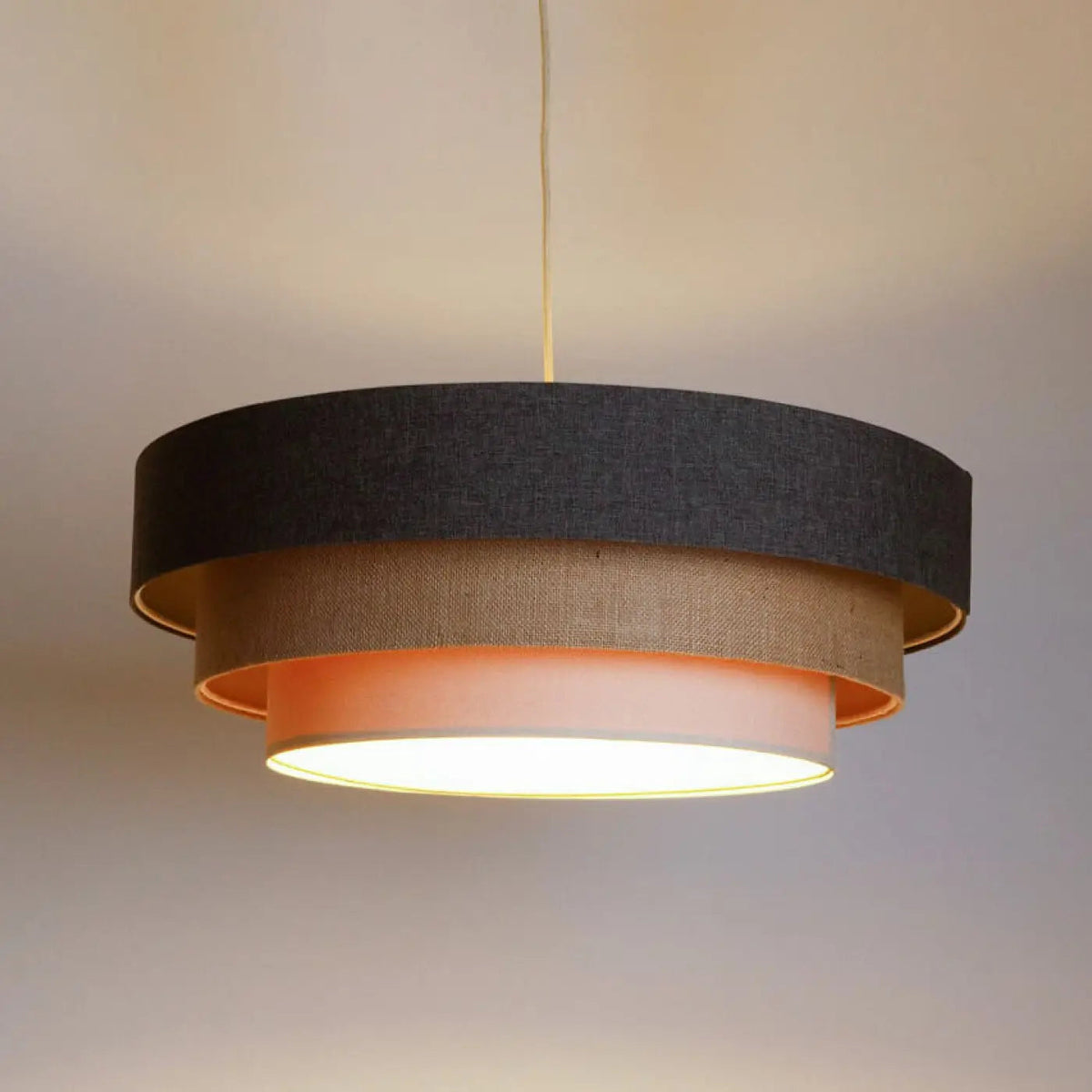 Suspension moderne marron, beige et crème aux tons neutres