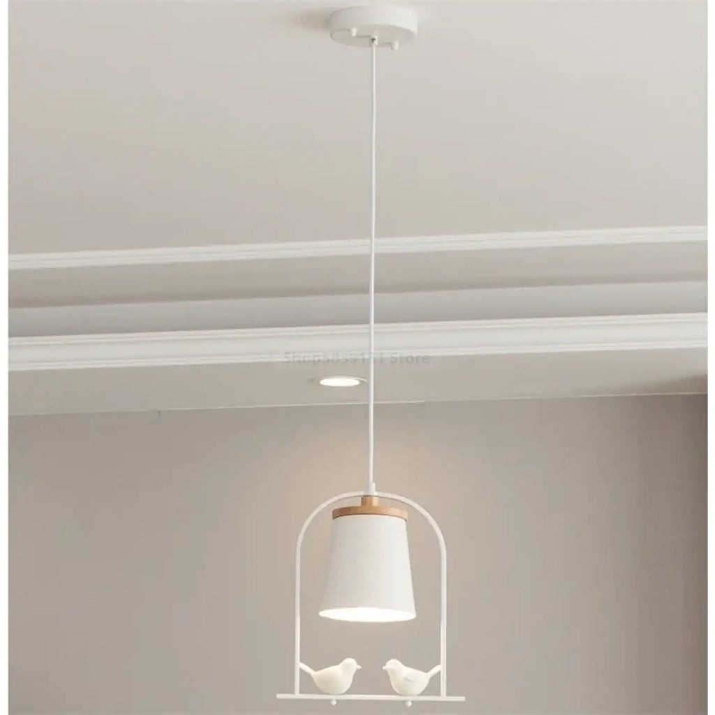 Suspension moderne ornée d'oiseaux, design aérien
