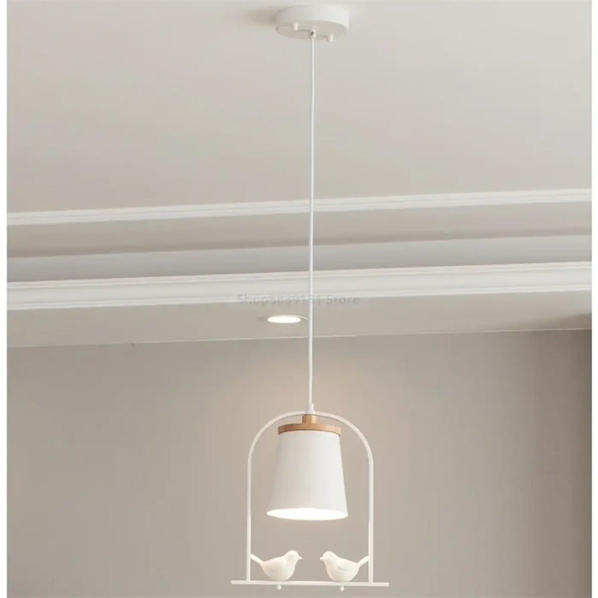 Suspension moderne ornée d'oiseaux, design aérien