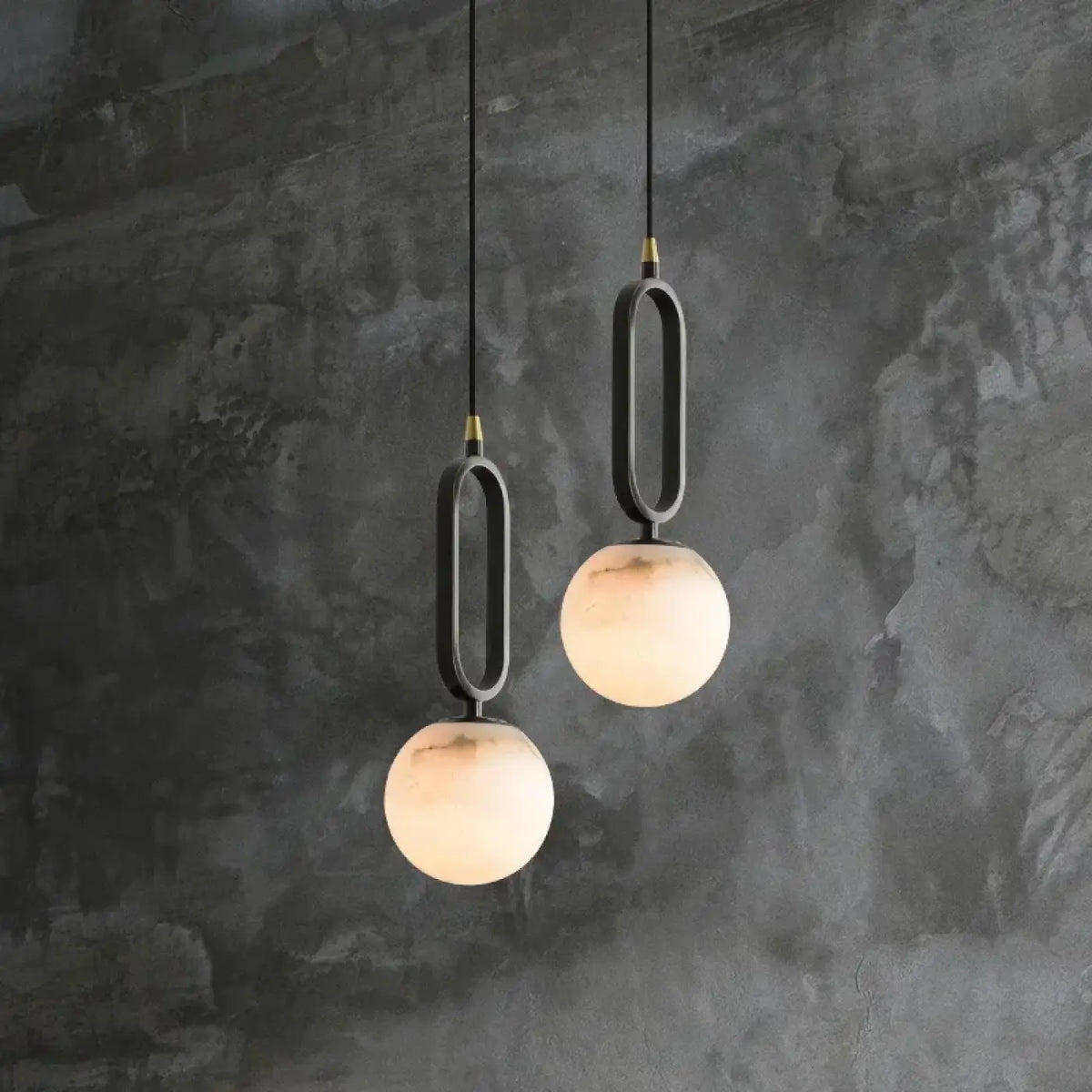 Suspension moderne aux lignes épurées, taille S ou M