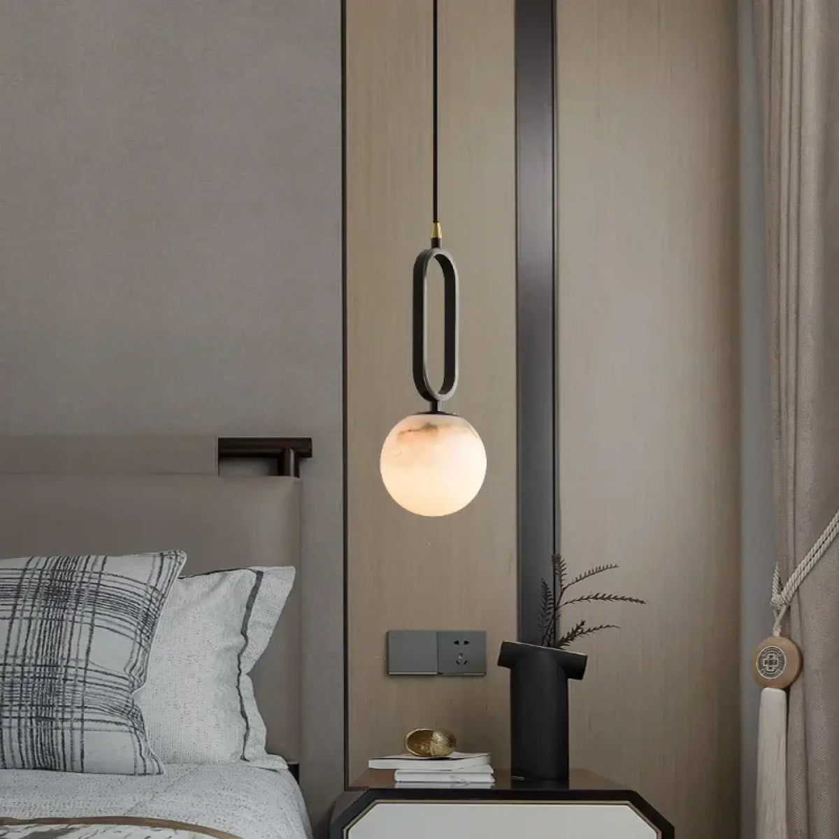 Suspension moderne aux lignes épurées, taille S ou M