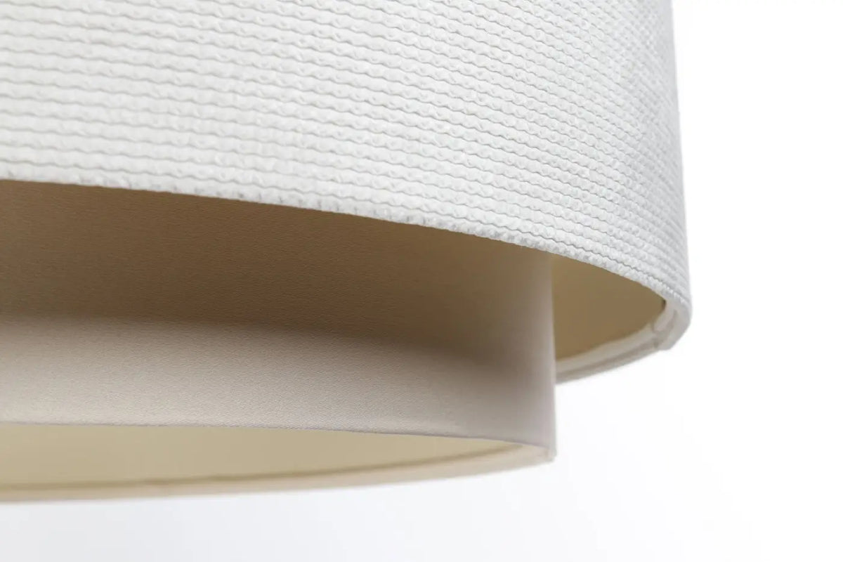 Suspension en tissu crème, lumière douce et ligne moderne