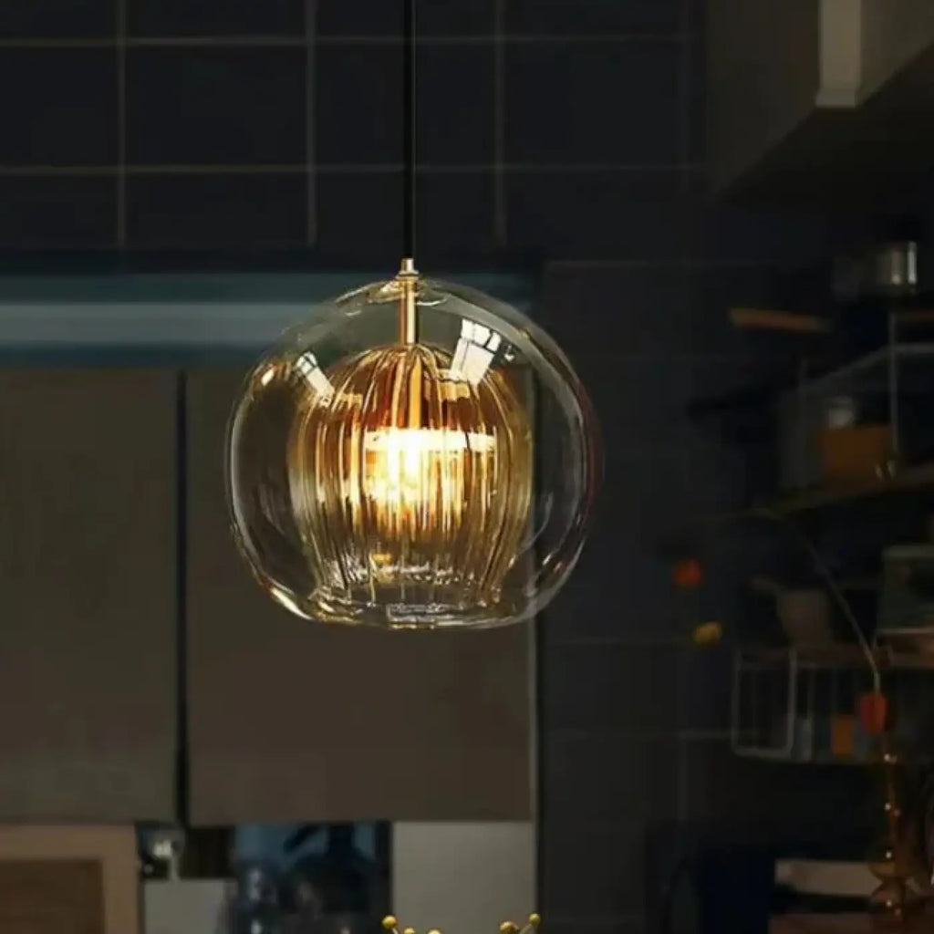 Suspension en verre avec détail doré, trois teintes de verre