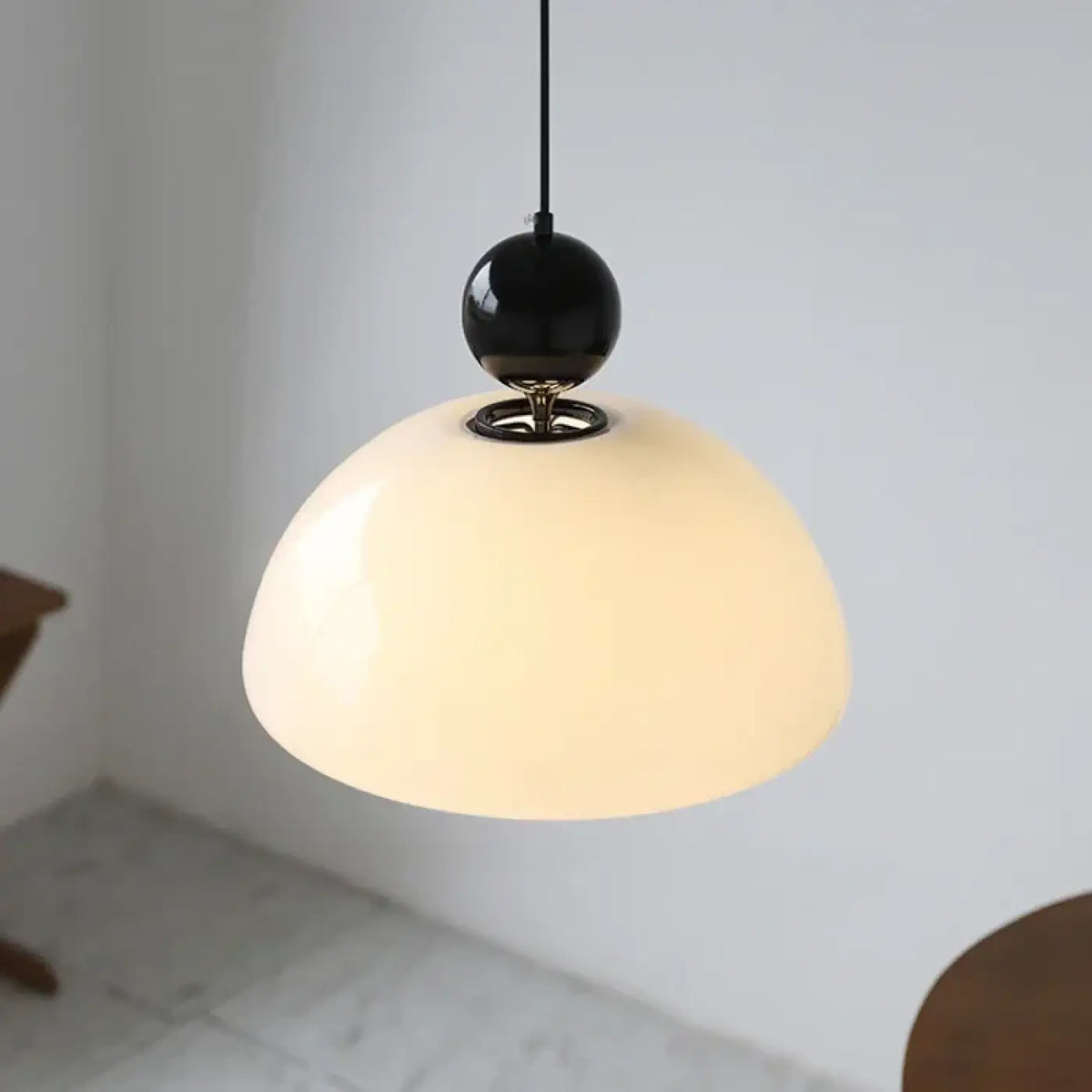 Suspension en verre opalin, cinq coloris au choix
