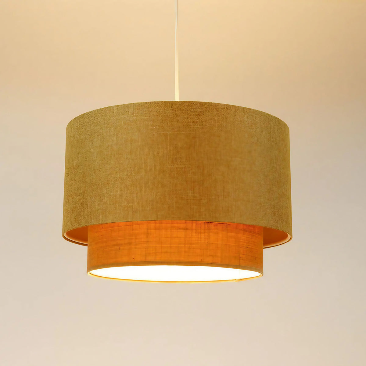 Suspension en tissu moutarde et beige, trois tailles S, M, L
