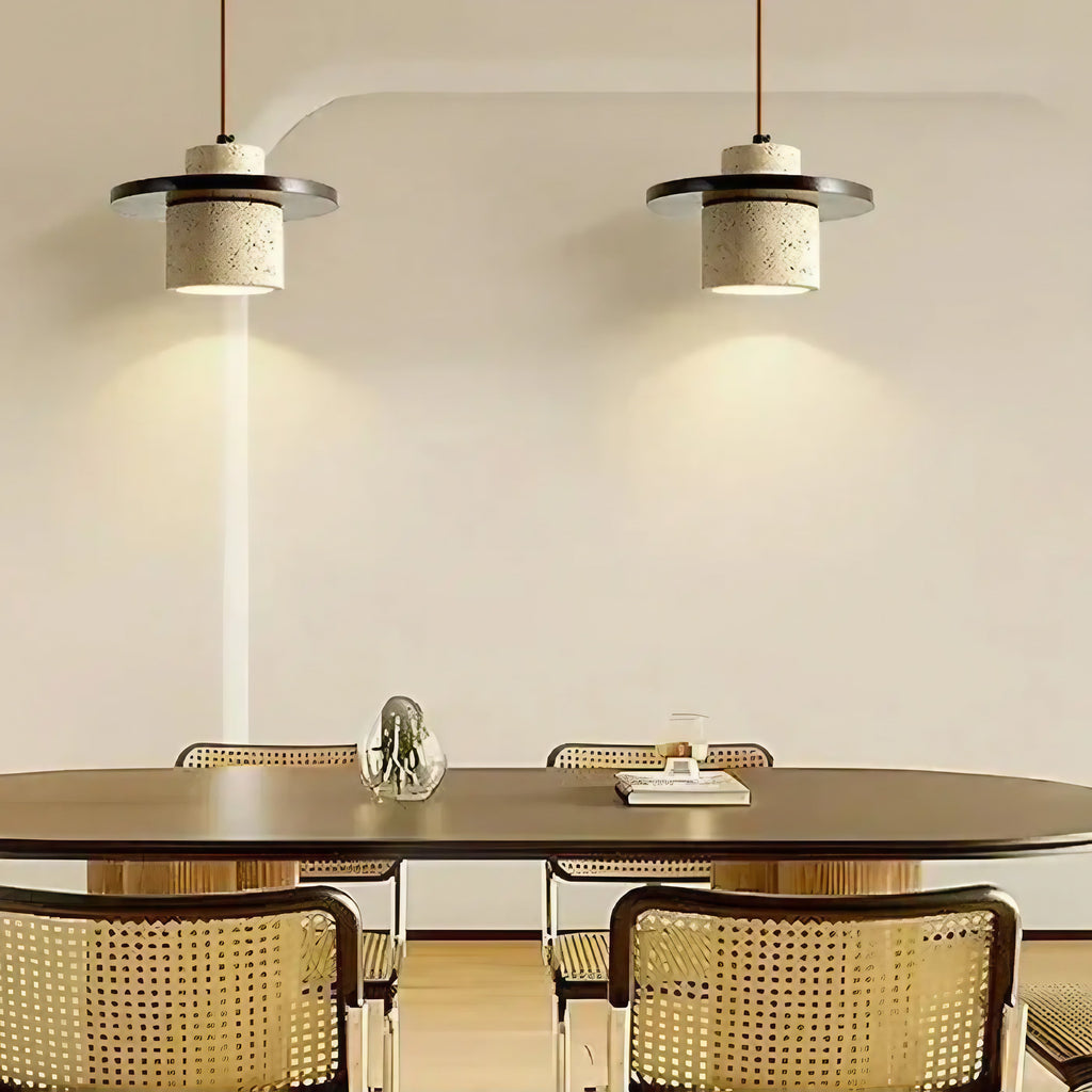 Suspension en pierre texturée et bois, beige ou marron