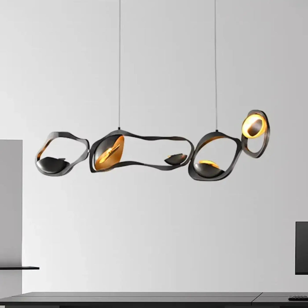 Suspension futuriste noir et doré, tailles S, M, L