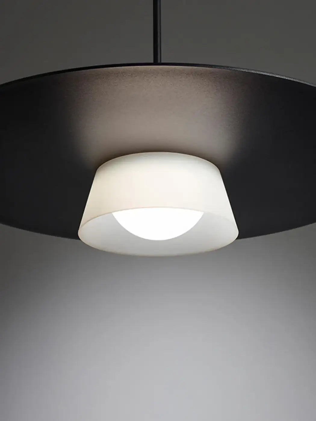 Suspension circulaire à lumière blanche, noire ou blanche