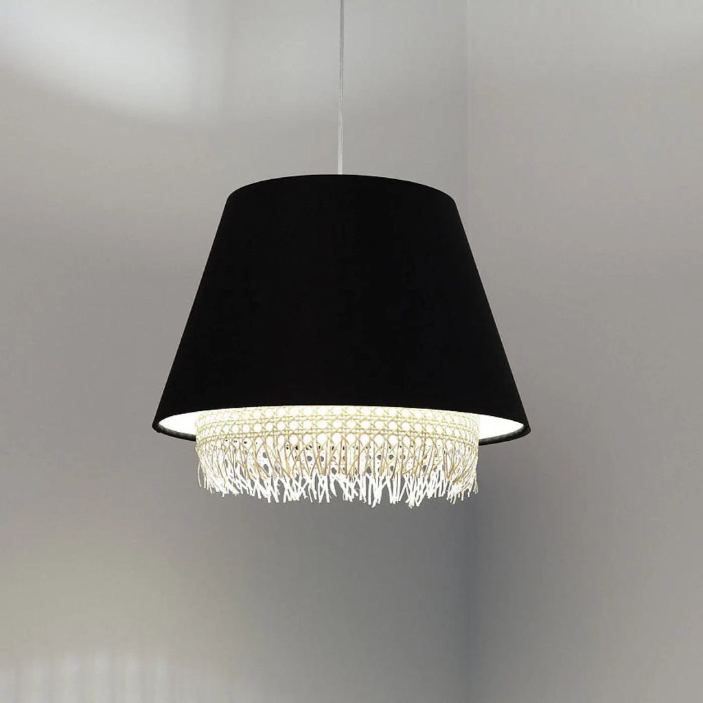 Suspension noire moderne avec abat-jour en rotin