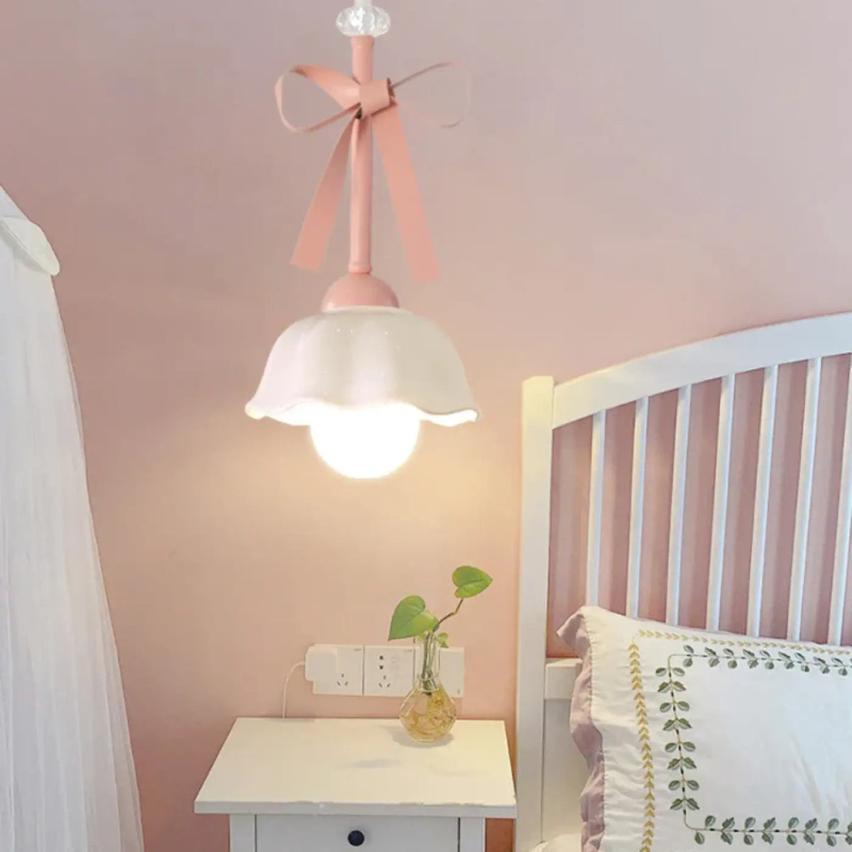 Suspension rose poudré avec nœud décoratif, quatre modèles