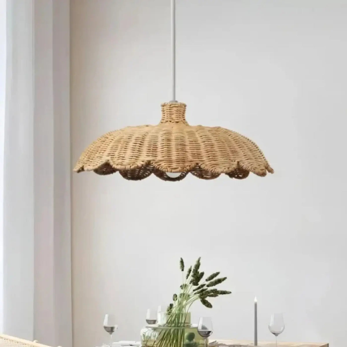 Suspension en rotin en forme de fleur, teinte naturelle