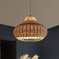 Suspension en rotin tressé ample et arrondie, beige ou marron, beige