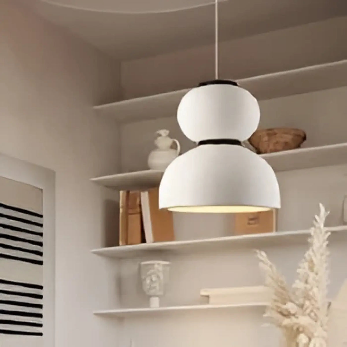 Suspension scandinave épurée pour un éclairage moderne